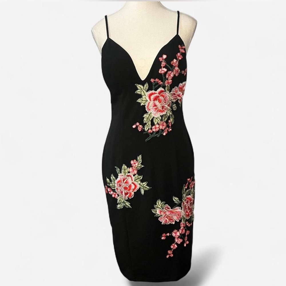 Entry Floral Embroidered‎ Black straps Dress Size Large